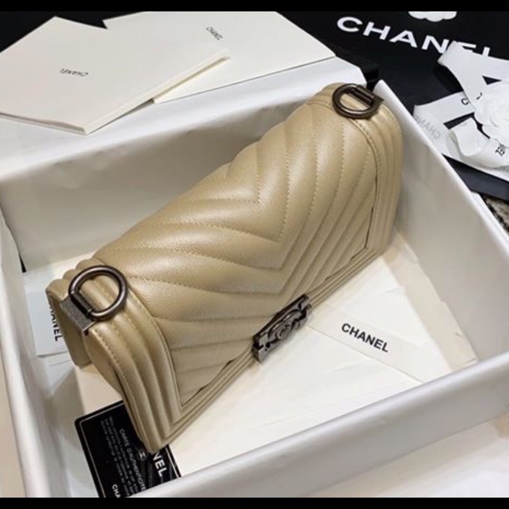 Chanel Purse - Picture 6 of 7